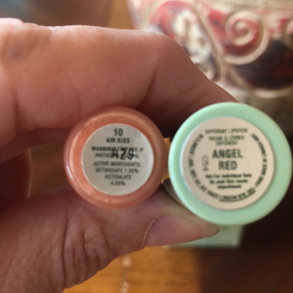 Clinique - Picture 2 of 2